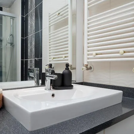 Spacious 1-bedroom With Bosphorus View * Стамбул