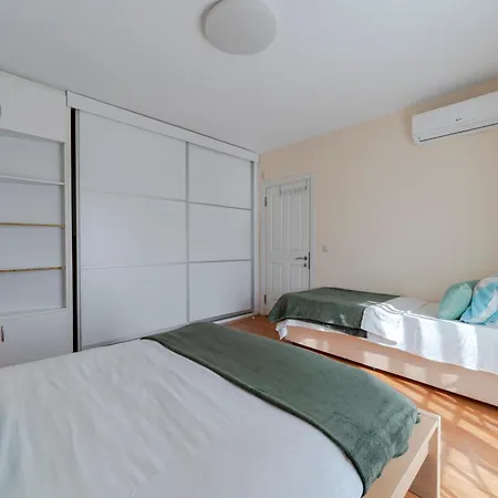 Spacious 1-bedroom With Bosphorus View *