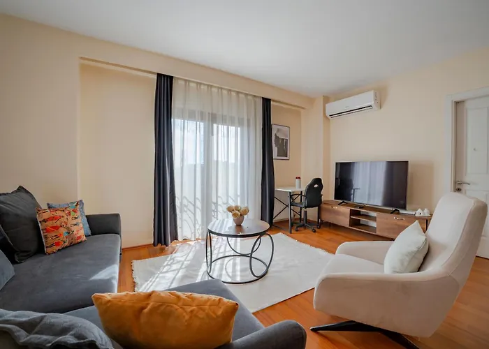 Spacious 1-bedroom With Bosphorus View