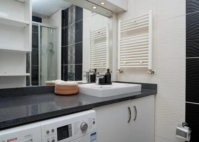 Spacious 1-bedroom With Bosphorus View 公寓