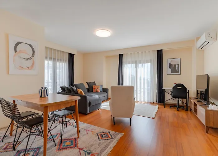 Spacious 1-bedroom With Bosphorus View